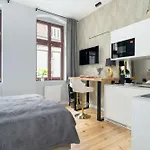 Klimatyczne Z Biurkiem W Poznaniu By Renters *