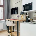 Appartement Klimatyczne Z Biurkiem W Poznaniu By Renters *