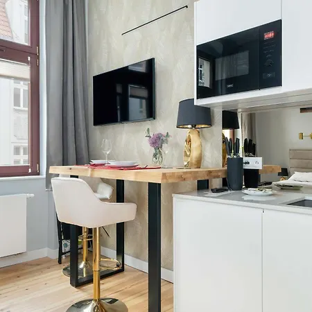 شقة Klimatyczne Z Biurkiem W Poznaniu By Renters *