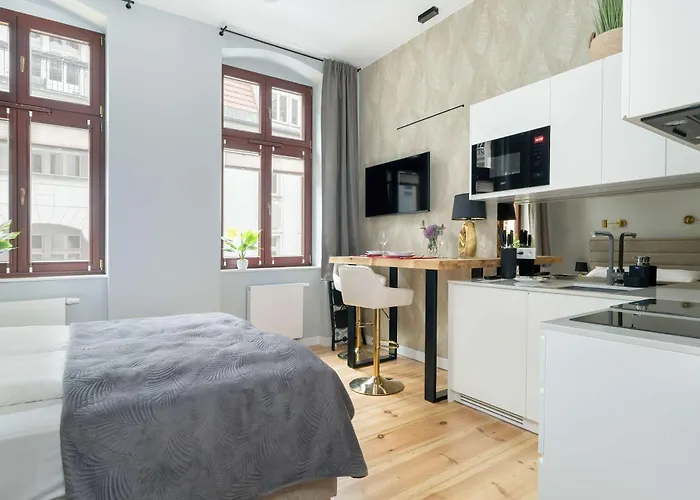 Klimatyczne Z Biurkiem W Poznaniu By Renters *