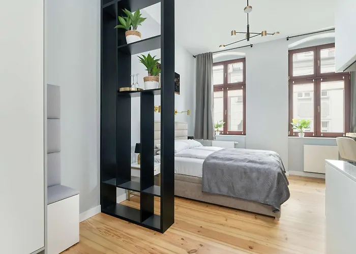 Klimatyczne Z Biurkiem W Poznaniu By Renters *